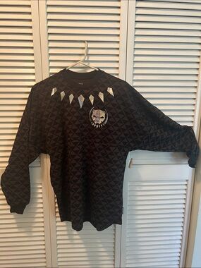 #2332* 100% cotton Unisex’s Black Geometric Sweatshirt with Metallic Accent